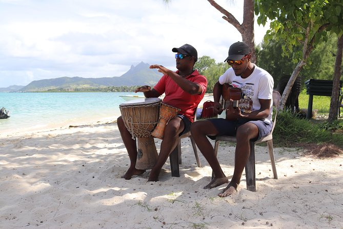 5 island tour all inclusive with Ile aux cerfs and snorkeling - Blue Bay snorkeling from a glass-bottom boat
