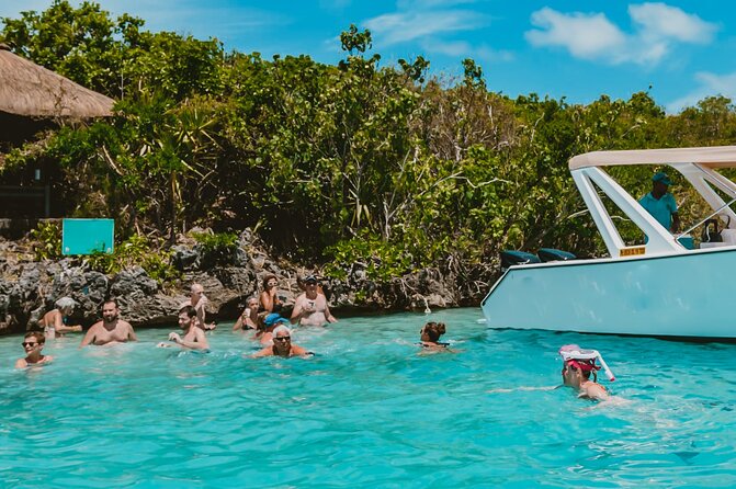 5 Islands Speedboat Cruise incl. Snorkeling in Blue Bay + Lunch at Ile aux Cerfs - Ile aux Cerfs: a popular first taste of the coast
