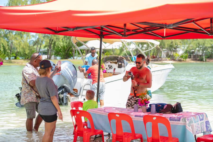 5 Islands Speedboat Cruise, Snorkeling + Lunch & Open Bar - Ile aux Fouqets lighthouse and the story of the coast