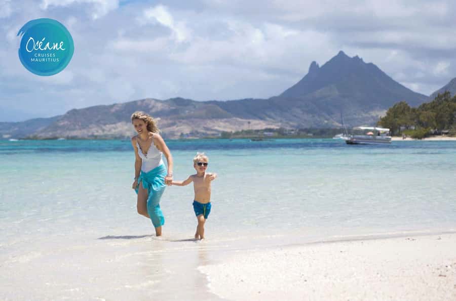 5 Islands Tour: New OCÉANE Private Pontoon Boat cruise - Île aux Aigrettes and the changing route