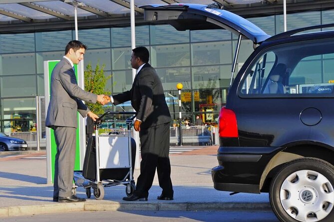 Airport & Hotel Transfers: Private with WIFI Facilities - A calmer first hour in Mauritius