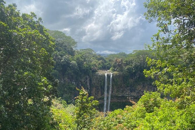 All Inclusive Full Day Tour: Chamarel Rhumrie,7-Coloured & Lunch - What this Chamarel day tour is really like