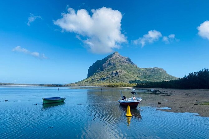 All Inclusive Full Day Tour: Chamarel Rhumrie,7-Coloured & Lunch - Grand Bassin, Hindu traditions beside the lake