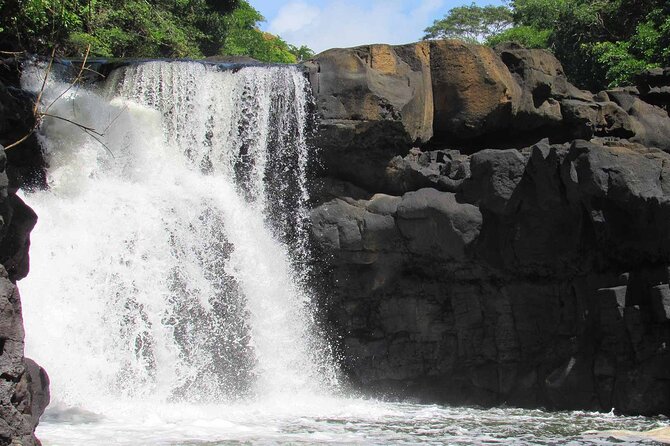 All inclusive SPEEDBOAT FULL DAY to ILE AUX CERF & GRSE WATERFALL - Lunch, drinks, and the social side
