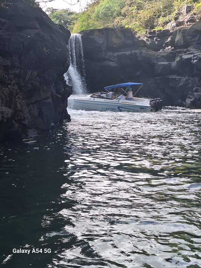 Blue bay: boat trip for ile au cerf (5 islands, barbecue) - Why this southern Mauritius boat trip works