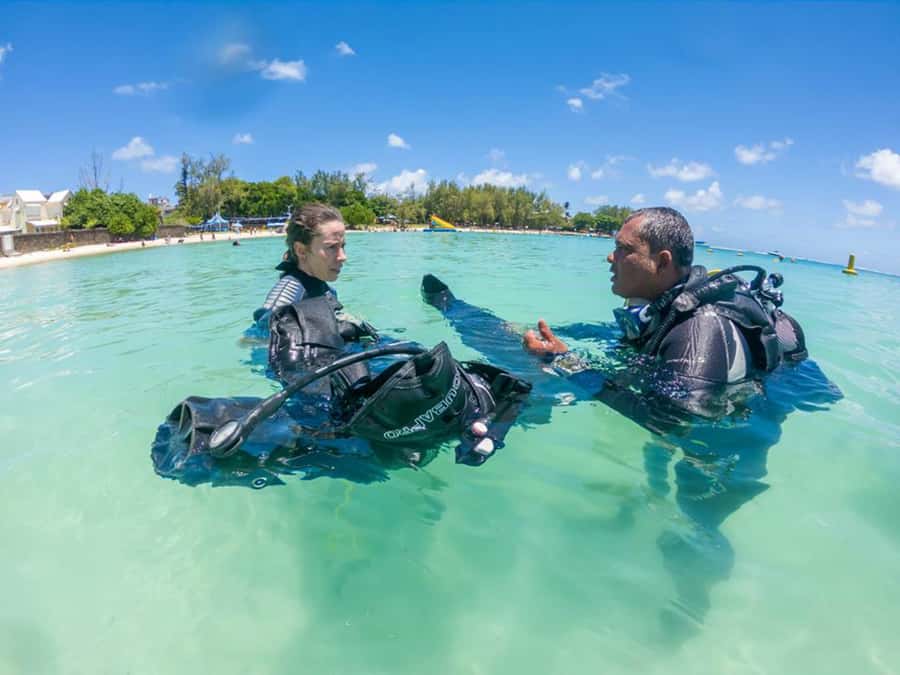 Blue Bay: LEARN TO DIVE TODAY with CORAL DIVING Team - Getting comfortable with the mask, regulator, and air tank