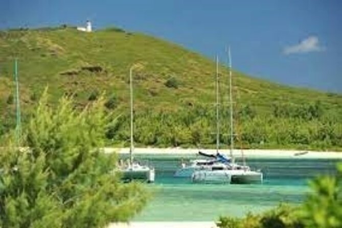 Catamaran, BBQ, Ile Gabriel , Ile Plate ,Coin de Mire - Snorkeling, swimming, and a BBQ lunch