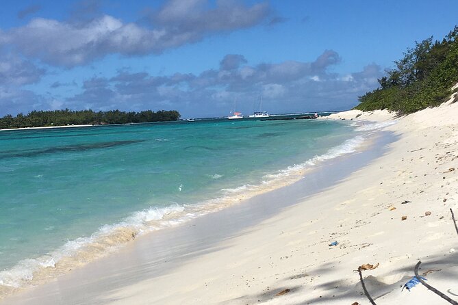 Catamaran Full-Day 3 island Northern Isles Cruise in Grand Baie - Flat Island and its 90-minute beach break