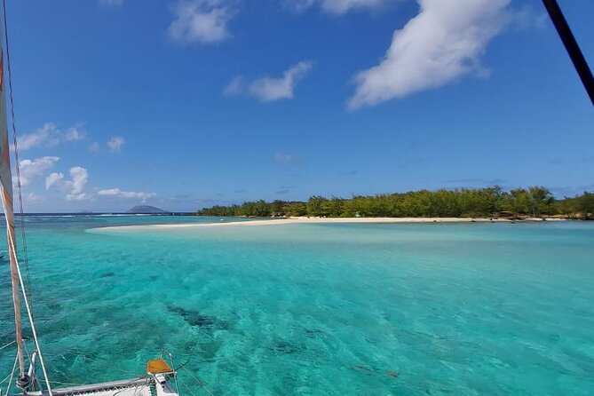 Catamaran Full-Day 3 island Northern Isles Cruise in Grand Baie - Gunner’s Quoin and the natural aquarium