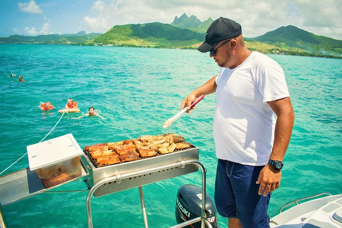 Catamaran Ile aux Cerfs, snorkeling + GRSE Waterfall, BBQ & Bar - Weather, rain, and what the schedule allows