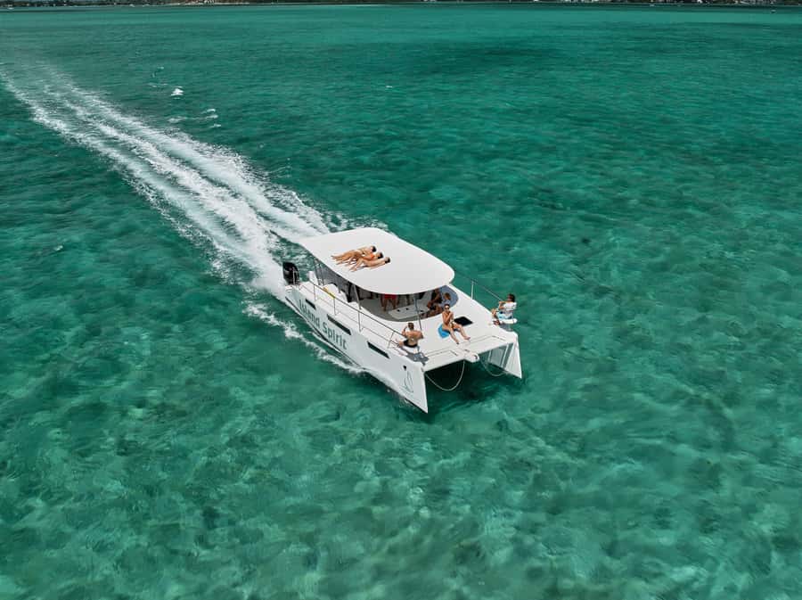 Catamaran Mauritius: South East 5 Islands Catamaran Cruises - Barbecue lunch and the atmosphere onboard