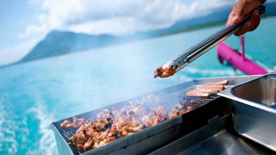 Discover Mauritius: Dolphin Watch, Snorkeling, BBQ Lunch - The people and the group atmosphere