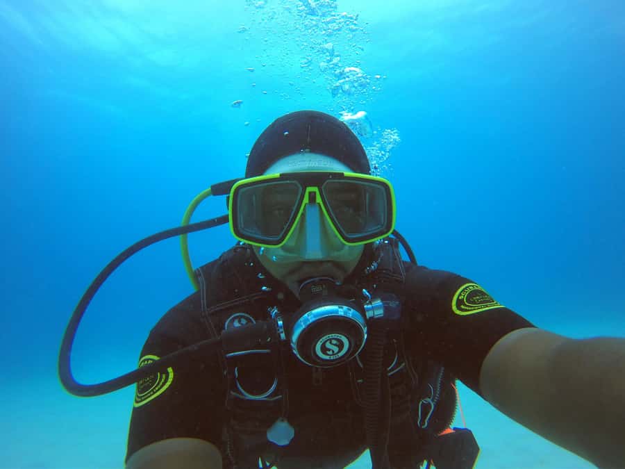 Discover Scuba Diving in the North of Mauritius - Learning the basics before entering the sea