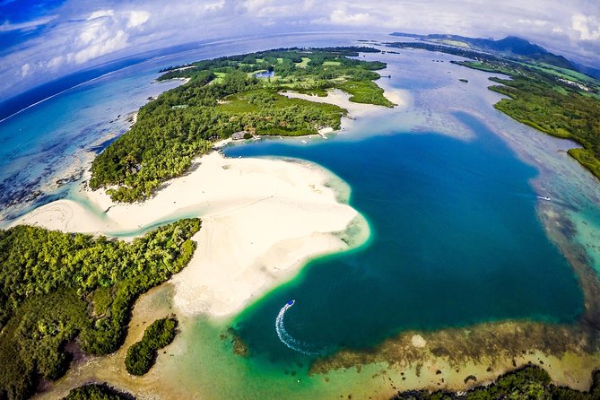 EAST Shared Cruise : OCÉANE Full day catamaran to Ile aux Cerfs - Key points at a glance