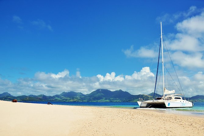 EAST Shared Cruise : OCÉANE Full day catamaran to Ile aux Cerfs - A second water stop at Fond Blanc or Eau Bleu