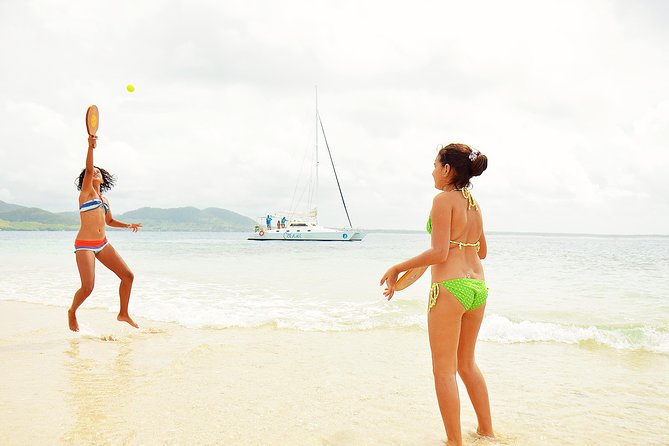 EAST Shared Cruise : OCÉANE Full day catamaran to Ile aux Cerfs - How the shared format affects the day