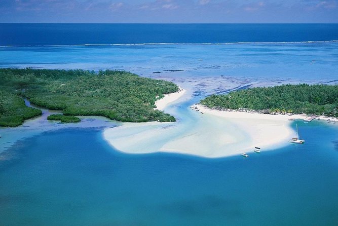 Full-Day At Ile Aux Cerf: Speed Boat, GRSE, Lunch On A Private Island & Transfer - Five hours on the white-sand beaches of Ile aux Cerfs