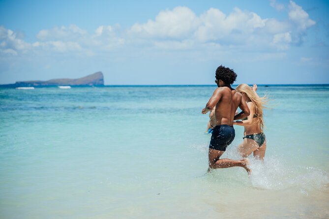 Full Day Catamaran Cruise - North Ilot Gabriel (sharing) - Three hours on Île aux Gabriel