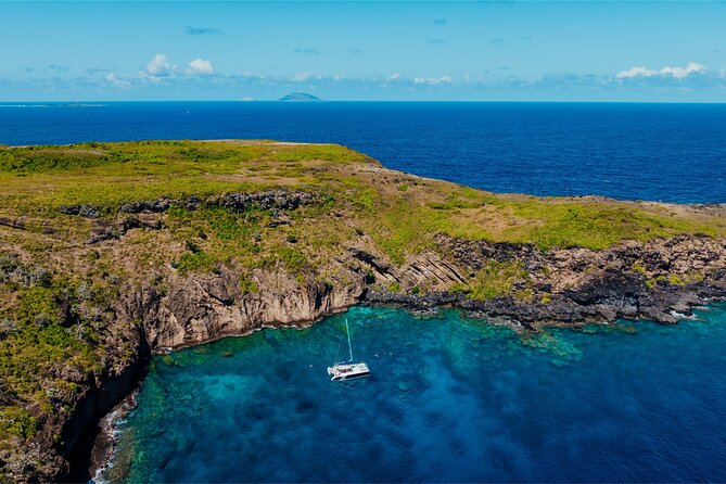 Full Day Catamaran Cruise - North Ilot Gabriel (sharing) - Sailing past Coin de Mire