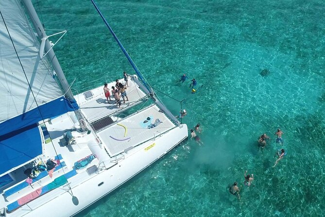 Full Day Catamaran Cruise on shared basis to Bénitiers Island - Lunch beside Crystal Rock