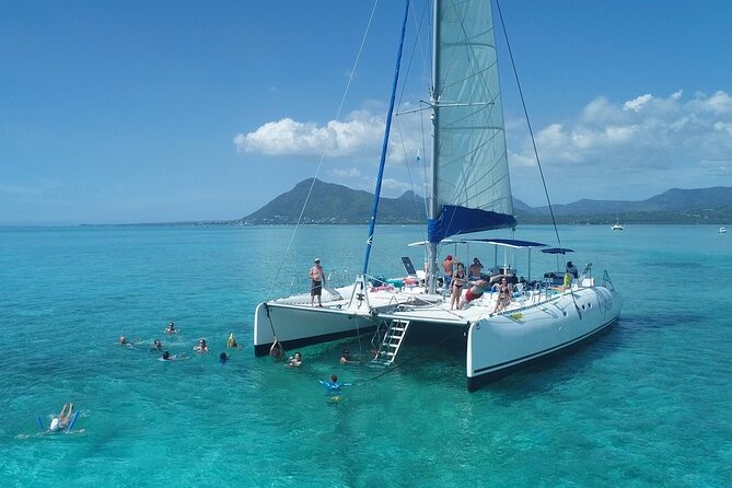 Full Day Catamaran Cruise on shared basis to Bénitiers Island - Snorkelling in the Mauritius lagoon