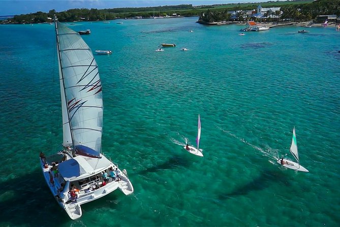 Full-Day Catamaran Cruise to Île aux Cerfs with BBQ Lunch - The lagoon snorkeling stop