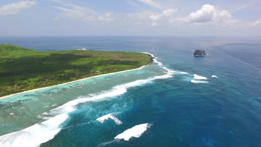 Full Day Catamaran Luxury Cruise to Northern Islands w Lunch - Who will enjoy this northern-island cruise