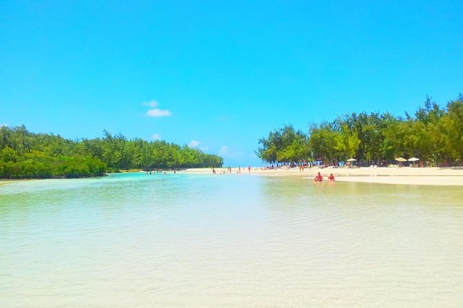 Full Day Ile aux Cerfs Speedboat Trip With Hotel Transfers (Private or Shared) - A barbecue lunch on Ilot Mangenie