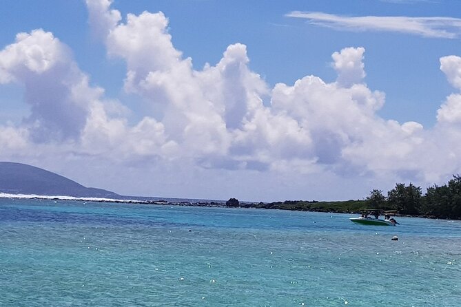 Full-Day Northern Catamaran Cruise: Coin de Mire and Ile Plate Island - Swimming and Snorkeling Near Coin de Mire