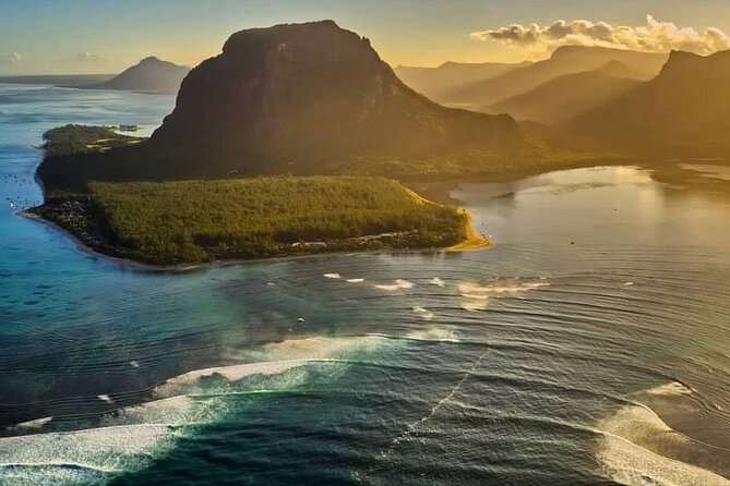 Full-Day Private Hiking le Morne Mountain & Seafood Lunch at Islet Fourneau - What arrives on the BBQ lunch plate