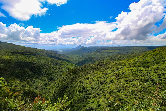 Full-Day Scenic South West Tour, ALL INCLUSIVE Day Trip, Private SUV Car, Guide - The Chamarel viewpoint and Ile Aux Benitiers