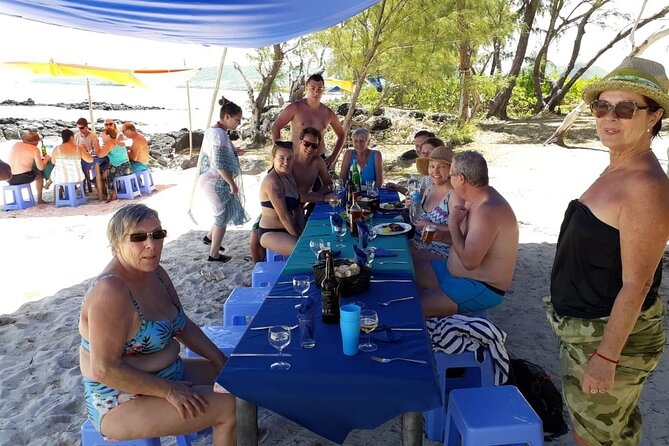 Full Day Shared Speed Boat in Ile Aux Cerfs Lunch & Transfer incl - Crossing toward Île aux Cerfs