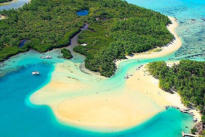 Full Day Shared Speed Boat in Ile Aux Cerfs Lunch & Transfer incl - Finding your pace on Île aux Cerfs