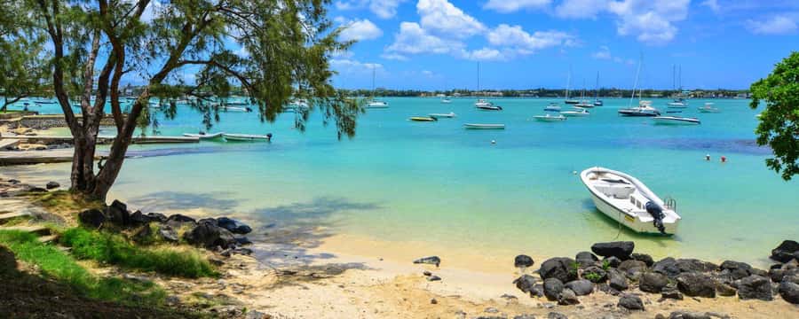 GBaie: 3 North Islands Cruise, Lunch & CoindeMire Snorkeling - Ile Plate, the first island stop