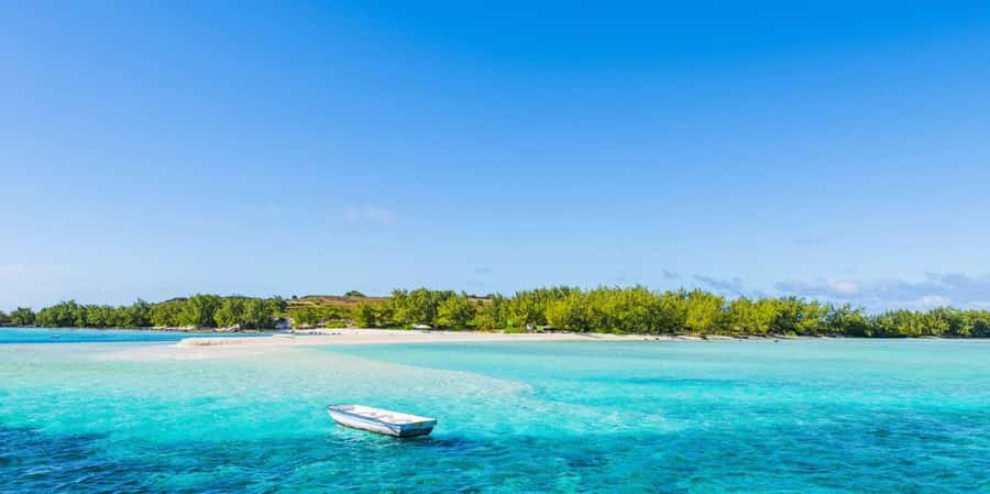 GBaie: 3 North Islands Cruise, Lunch & CoindeMire Snorkeling - Crew style and the mood onboard