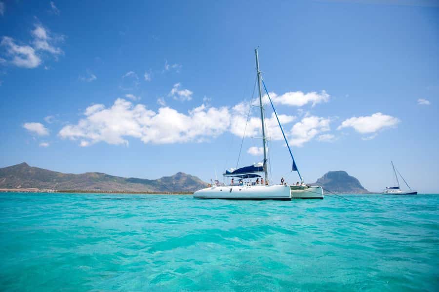 Grand Baie: Catamaran 3 Islands Cruise & Lunch on the Island - Key points at a glance