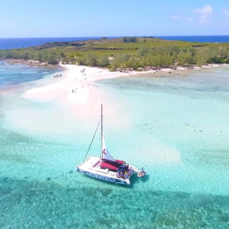 Grand Baie: Catamaran 3 Islands Cruise & Lunch on the Island - What the $70 price really covers