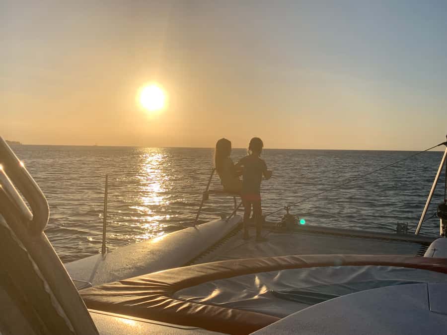 Grand Baie: Private 4-Hour Premium Sunset and Dinner Cruise - Snacks, cocktails, and music on the open water