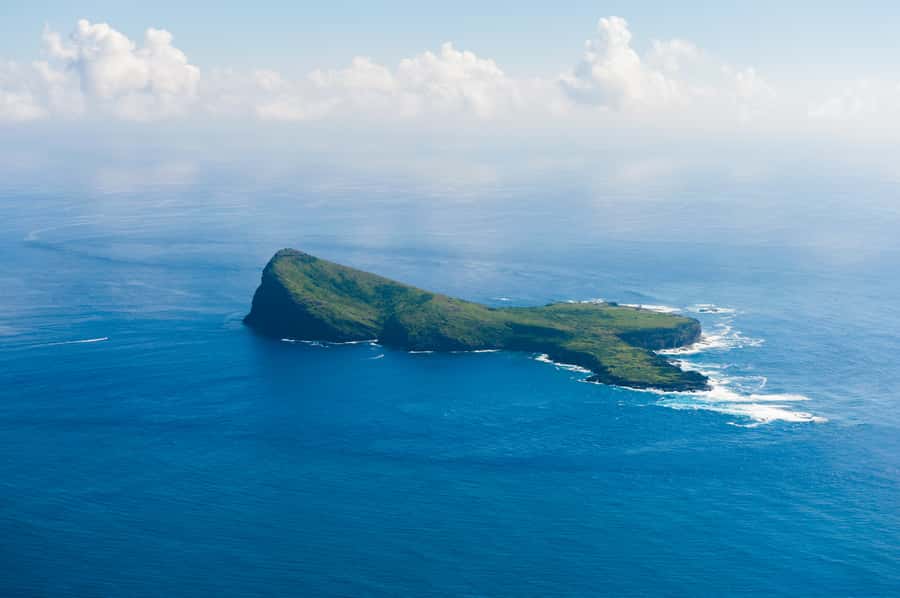 Grand Baie: Three Islands Private Boat Trip and Beach BBQ - Why the early run to Flat Island matters