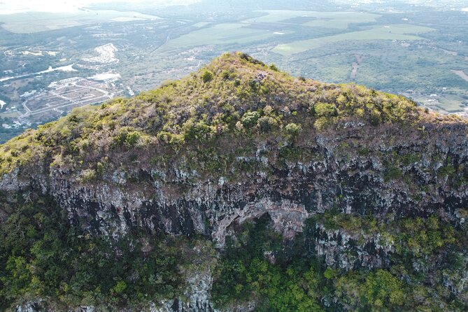 Hiking La Tourelle Mountain in Mauritius - What the rope sections are really like