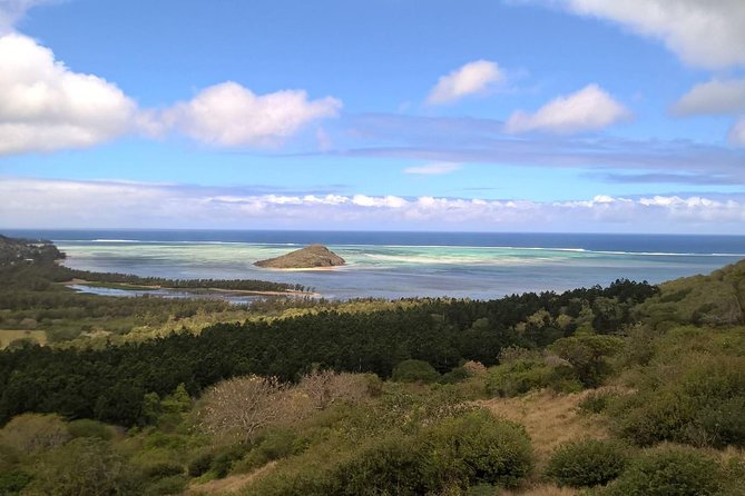 Hiking Le Morne Brabant - Heat, rain, and changing conditions