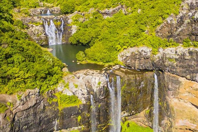 Hiking Trip Full-Day: The Magnificent 7 Waterfalls Sept Cascades including Lunch - The 9:00 a.m. pickup and drive to Henrietta