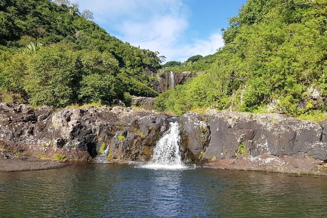 Hiking Trip Full-Day: The Magnificent 7 Waterfalls Sept Cascades including Lunch - Photography, drinks, and what to carry