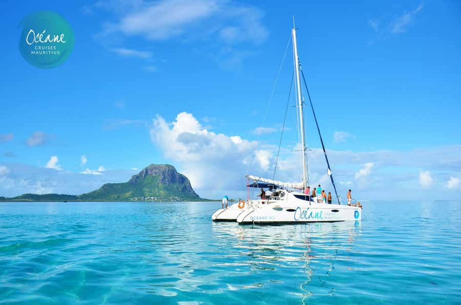 Ile Aux Bénitiers : Private Catamaran Cruise & Gourmet Lunch - Crystal Rock is the cruise’s sweet spot