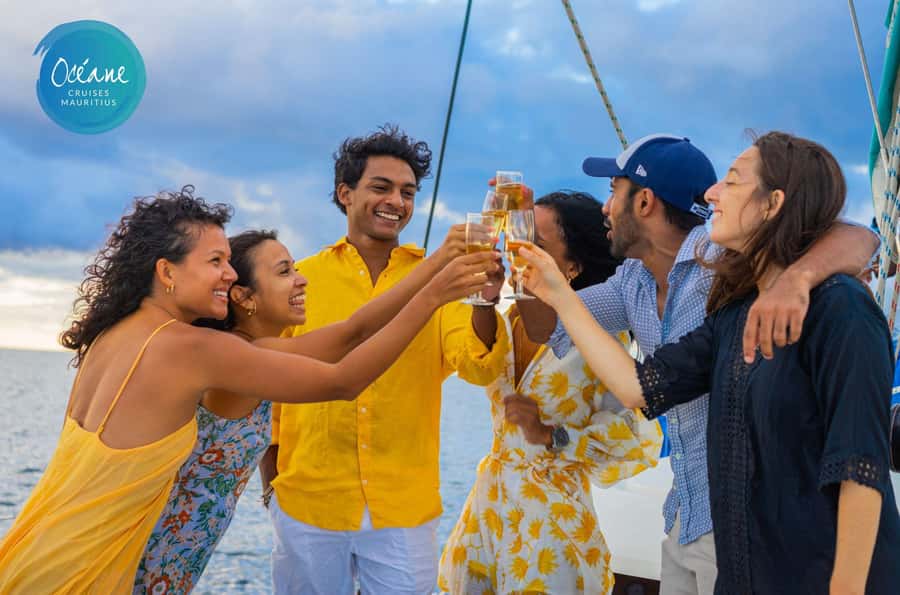 Ile Aux Bénitiers : Private Catamaran Cruise & Gourmet Lunch - What to bring, and what to leave behind