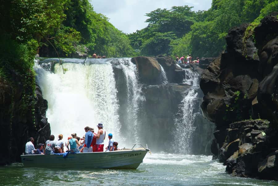 Ile aux Cerfs: Island & Waterfall Speedboat Tour with Lunch - Boat transfers require attention