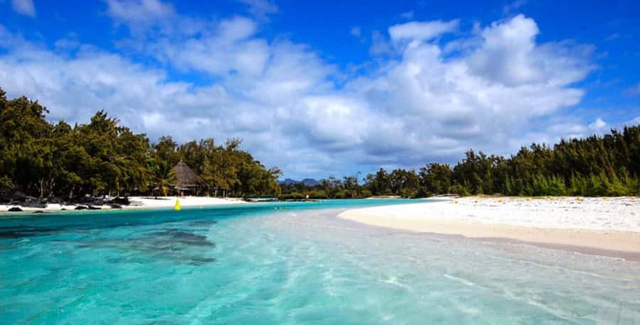 Ile aux Cerfs: Island & Waterfall Speedboat Tour with Lunch - Should you book this Ile aux Cerfs tour?