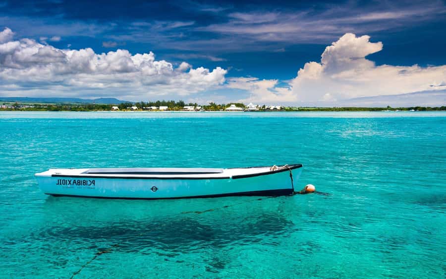 Ile aux cerfs: Private picnic, waterfall, bbq beach lunch - Riding toward Grand River South East
