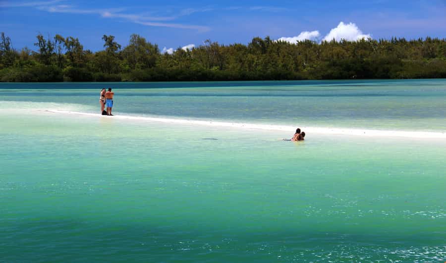 Ile aux Cerfs: The very best day by catamaran. - The fishing-village views and return cruise