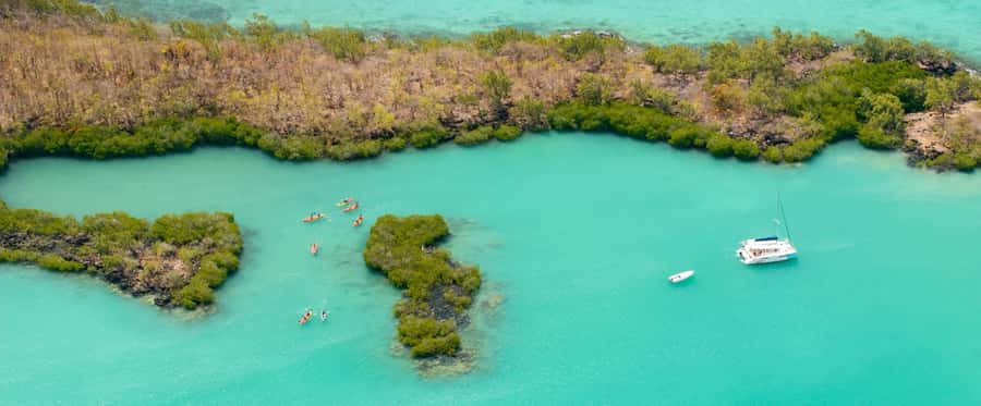 Ile d Ambre Kayaking - Local cakes and coffee at the kiosk